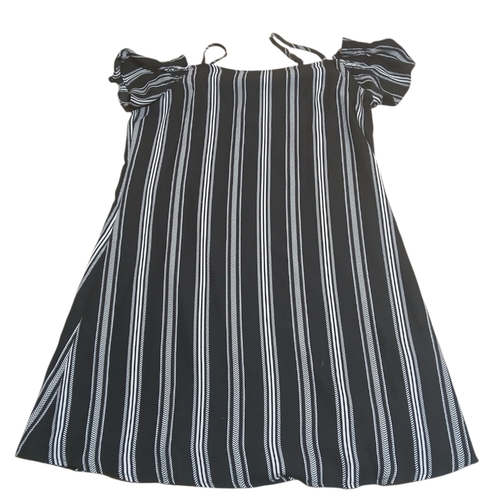 Black And White Vertical Striped Short Sleeve Dress Size Small